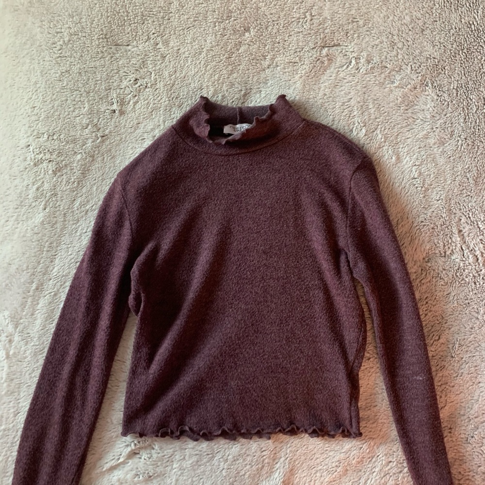 cropped lettuce hem turtle neck top